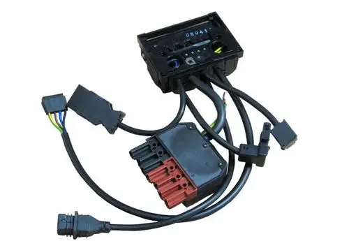 Elektrisches Anschlussmodul von Bosch mit mehreren Kabelverbindungen zur Integration in ein System. Deutlich erkennbare Steckverbindungen für unterschiedliche Funktionen.